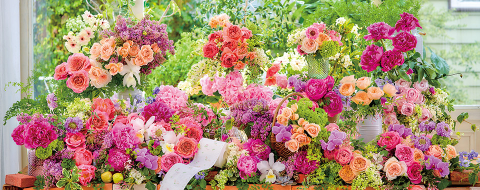 癒やし効果の高い花々やグリーンを使用した華やかなオリジナルデザイン